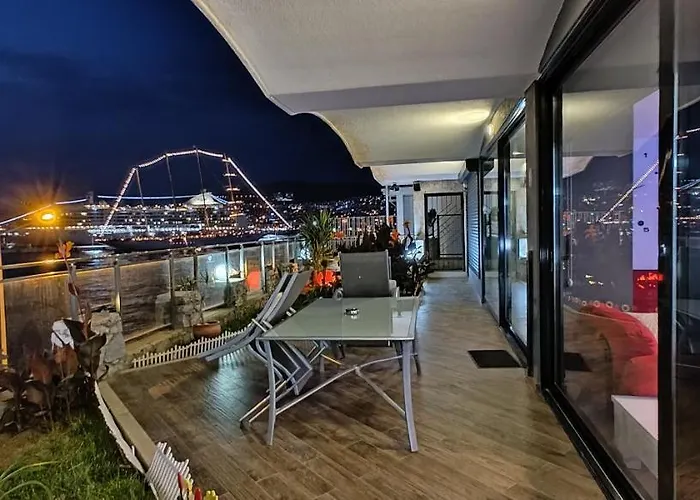 Waterfront Glass Flat